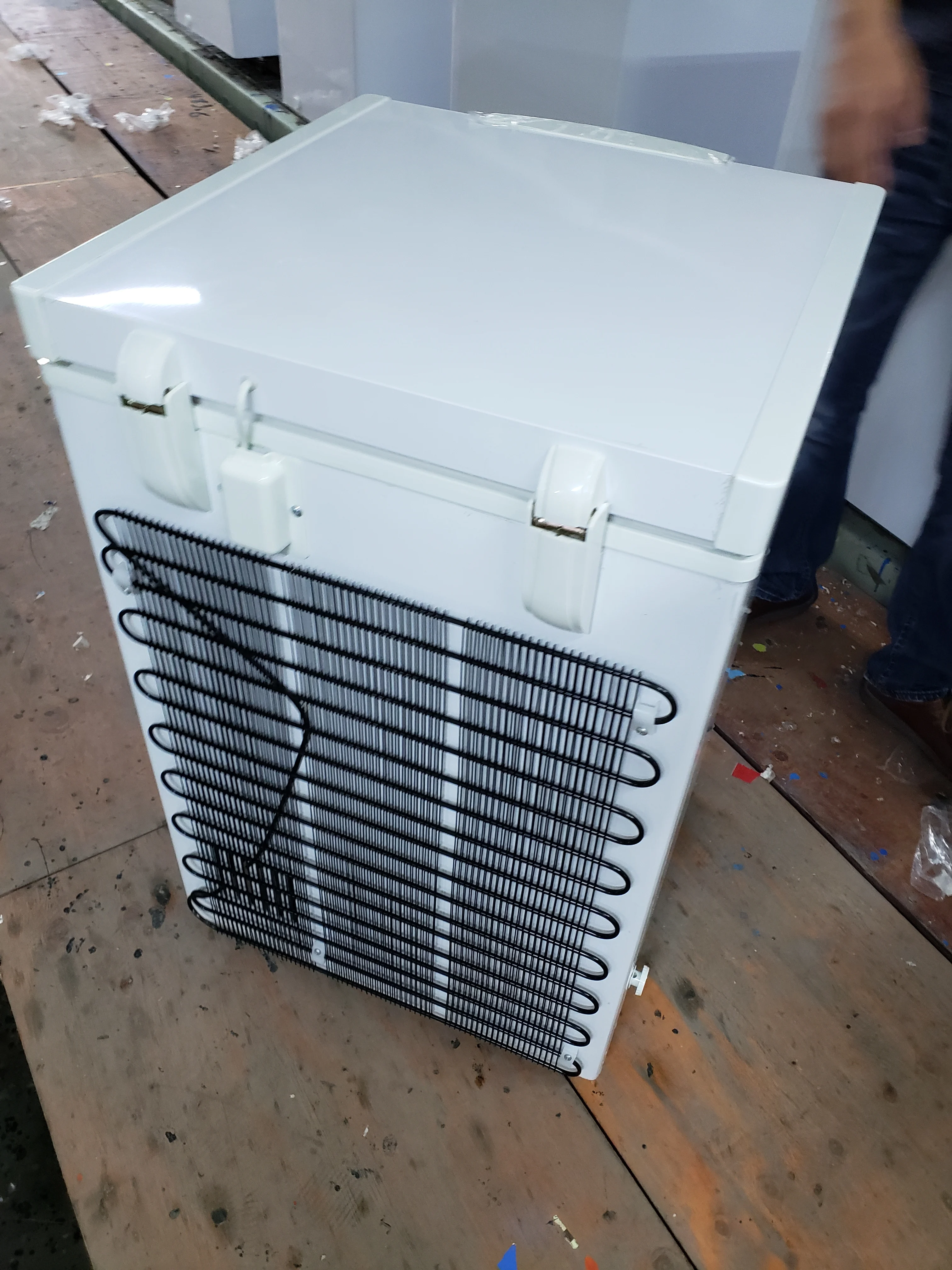 
Low Price Solar DC Bottom Cooling 100L Chest Freezer 