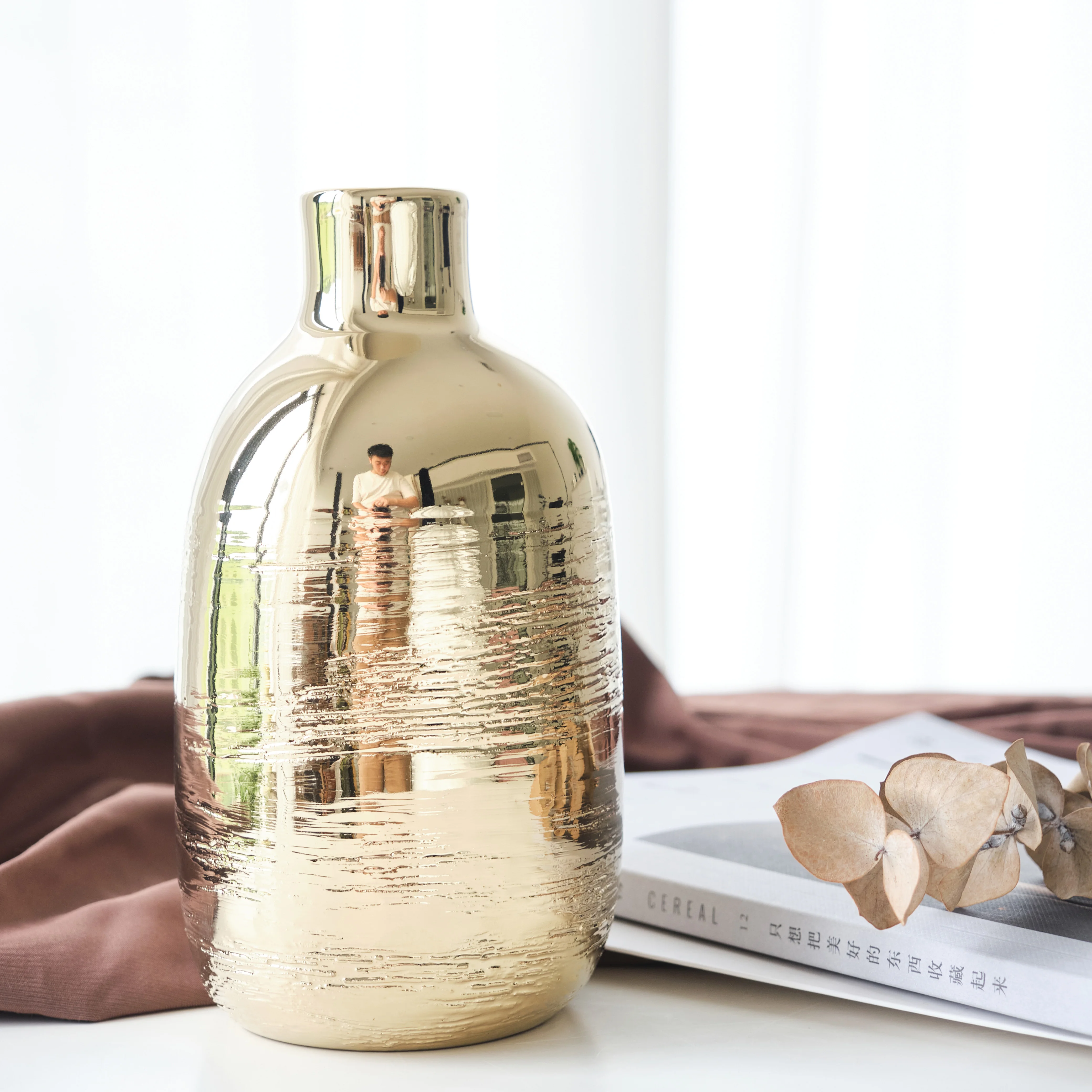 Modern style Gold Plating tabletop planter Home Decoration luxury design ceramic flower vase