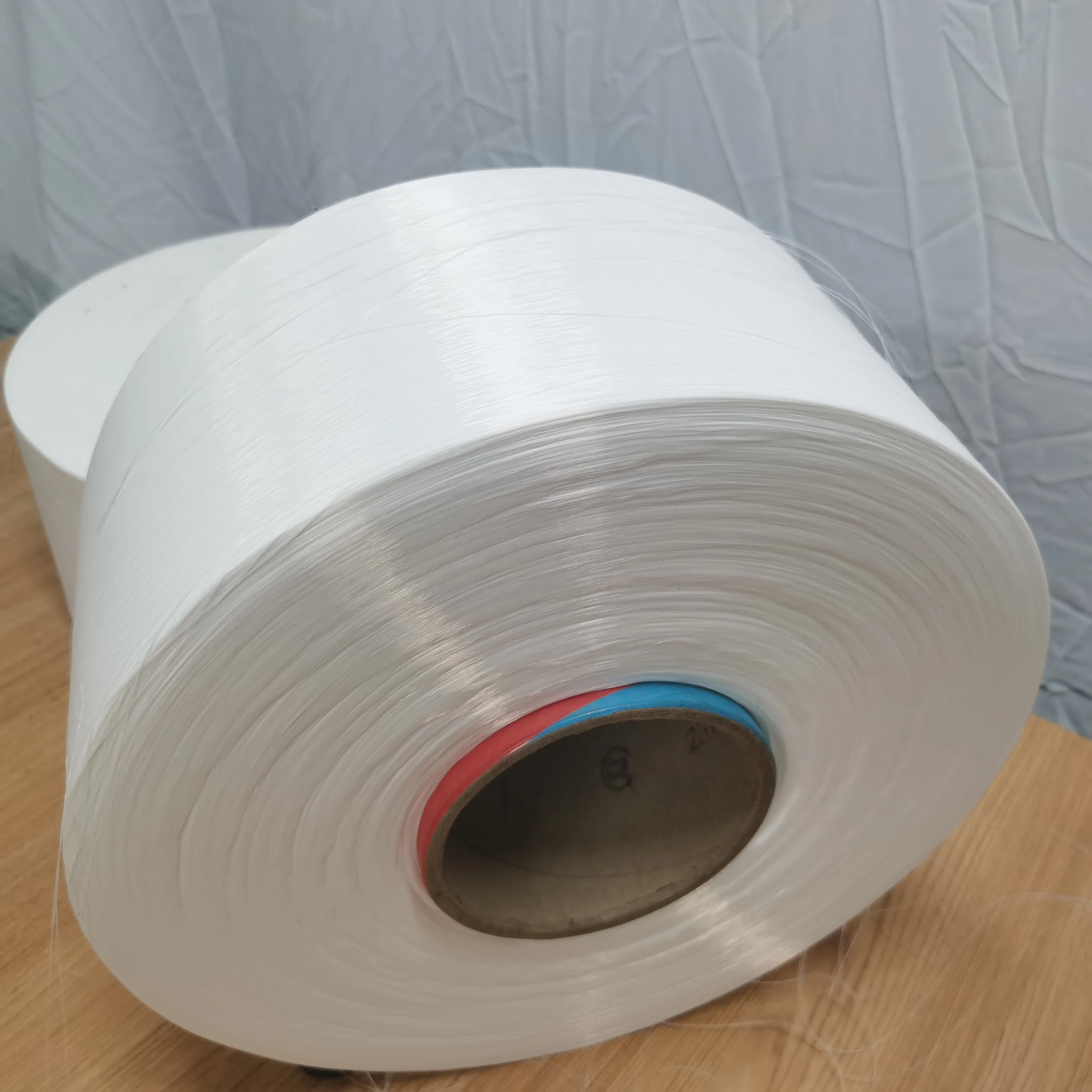 Хорошие продажи 100% нейлон мать пряжа для вязания в цветовом ассортименте, расщепления 240D/12F полуматовый-сырец белого цвета