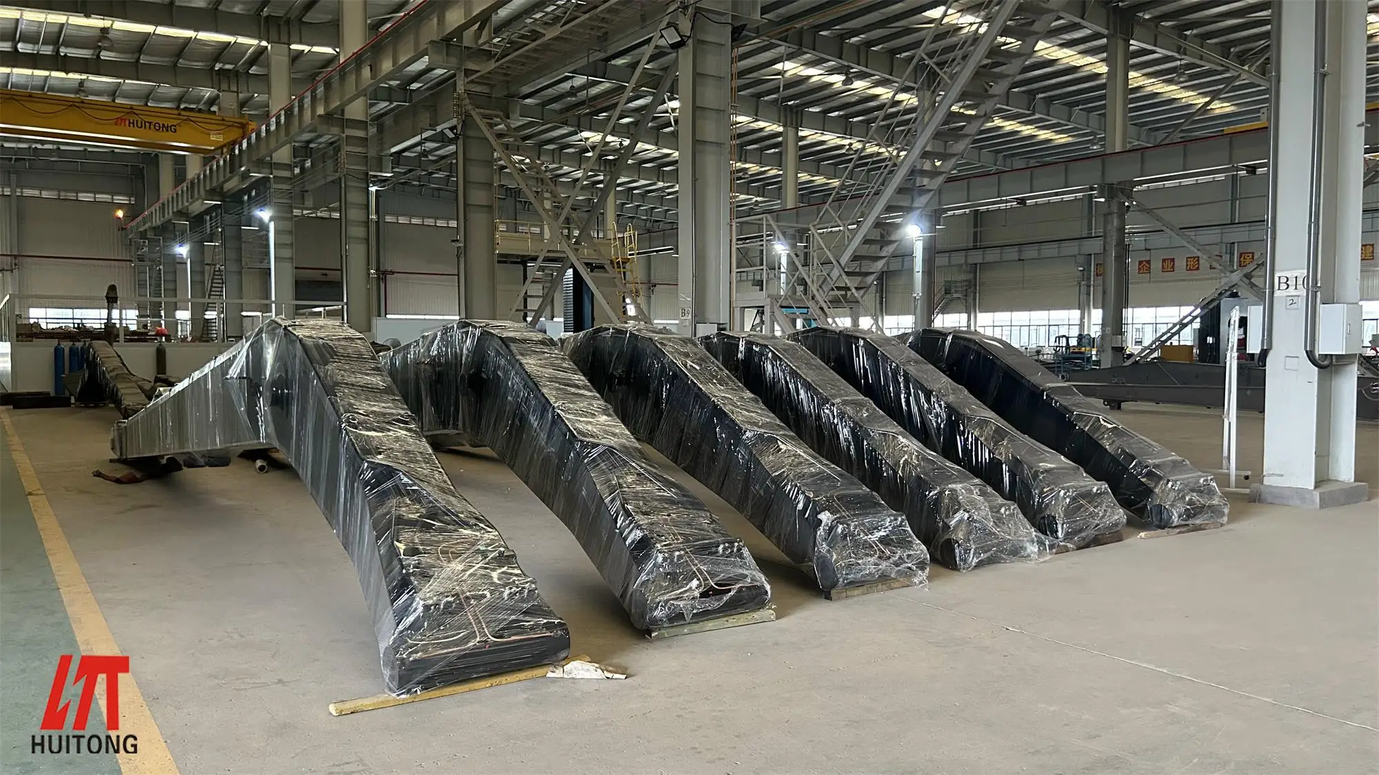 HUITONG Machinery DX225 длинноходная стрела и рычаг длиной 18 м со стандартным ковшом для 20-25тонных экскаваторов.