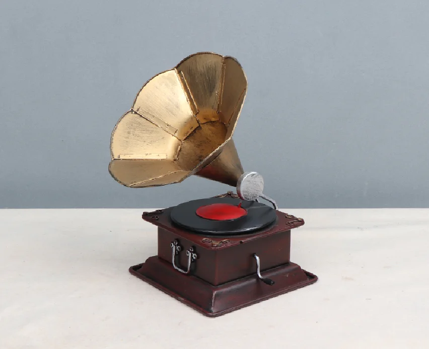 Hot Selling Home Retro Decoration Metal Crafts Creative Photography Props Disc Record Player Vintage Gramophone Model
