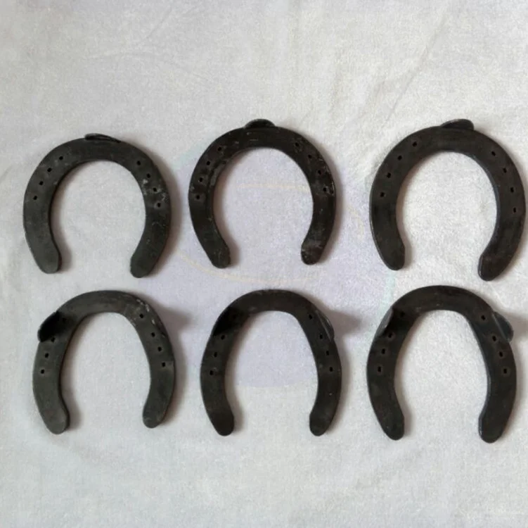 Chinese equestrian factory direct supply whoelsale in bulk steel horse hoof shoes for horses