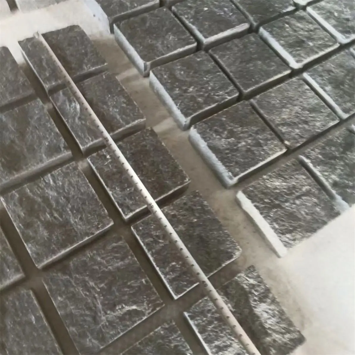 54x54cm Cobble Stone Natural Split Absolute Black Stone Pavers Outdoor Five Sides Natural Mesh Paver Suitable for Driveways