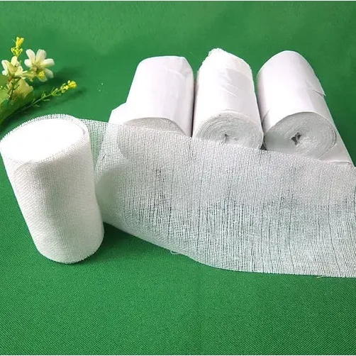 Automatic medical gauze bandage rewinding machine with automatic cutting and feeding