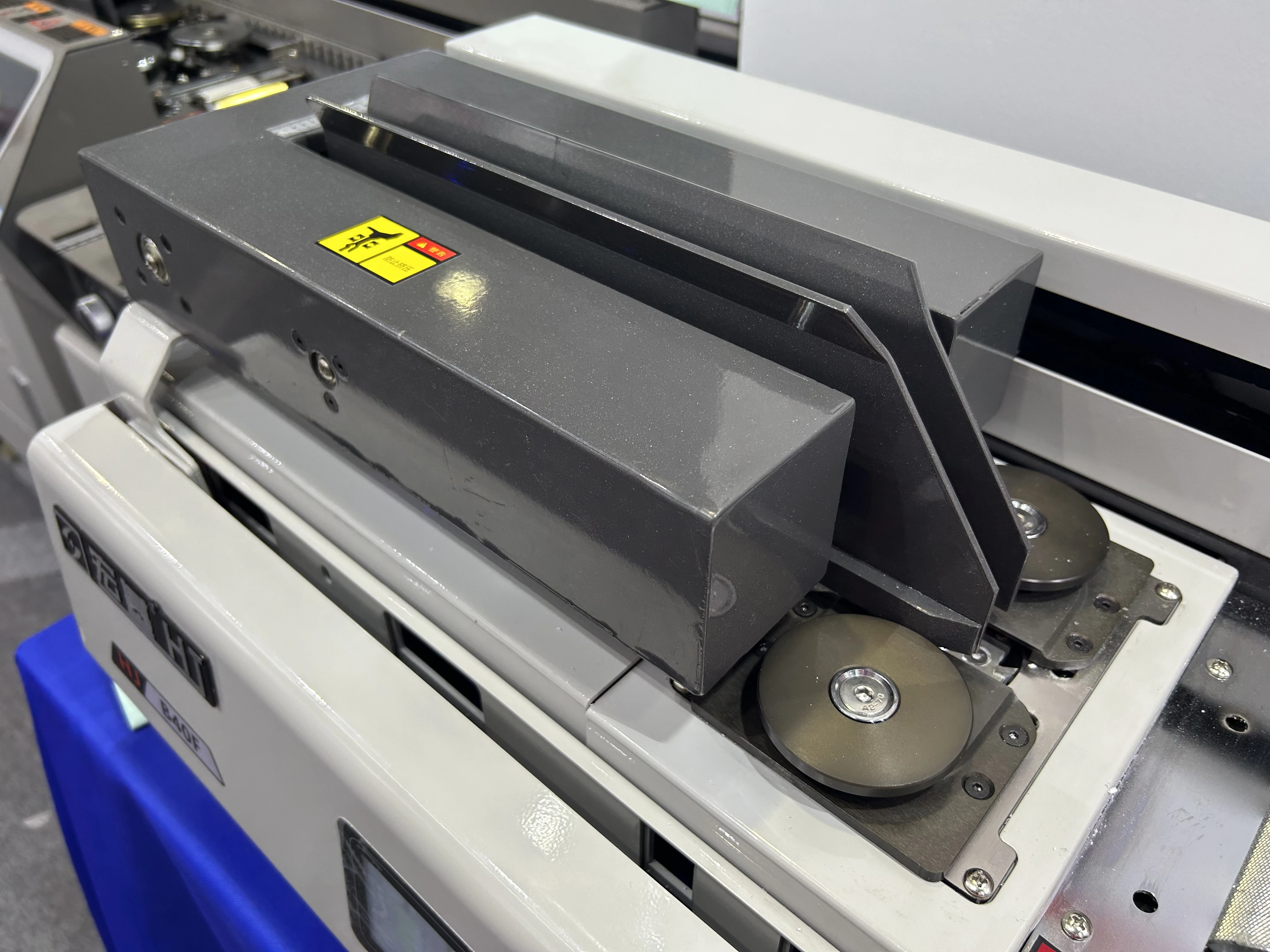 FRONT Brand new desktop smart glue binding machine FN-B40F