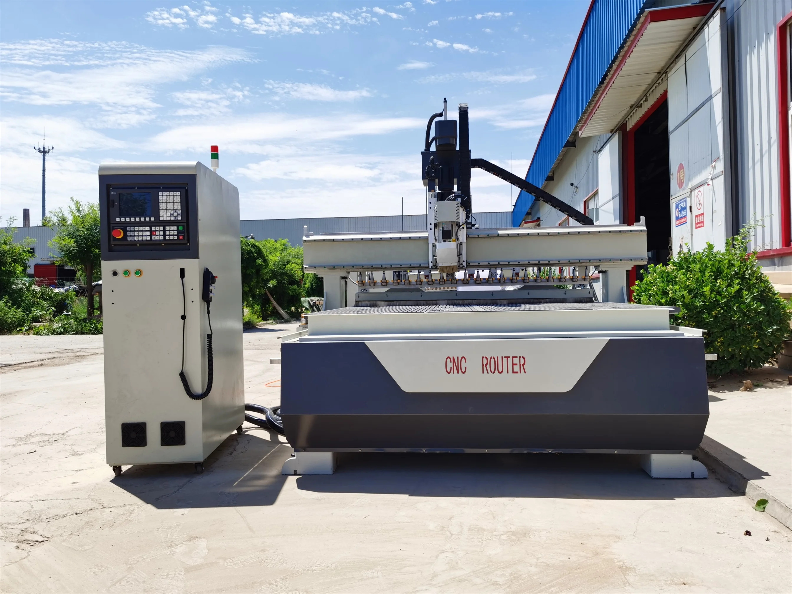 ATC CNC маршрутизатор для автоматической смены инструмента cnc 1325 atc 3 оси
