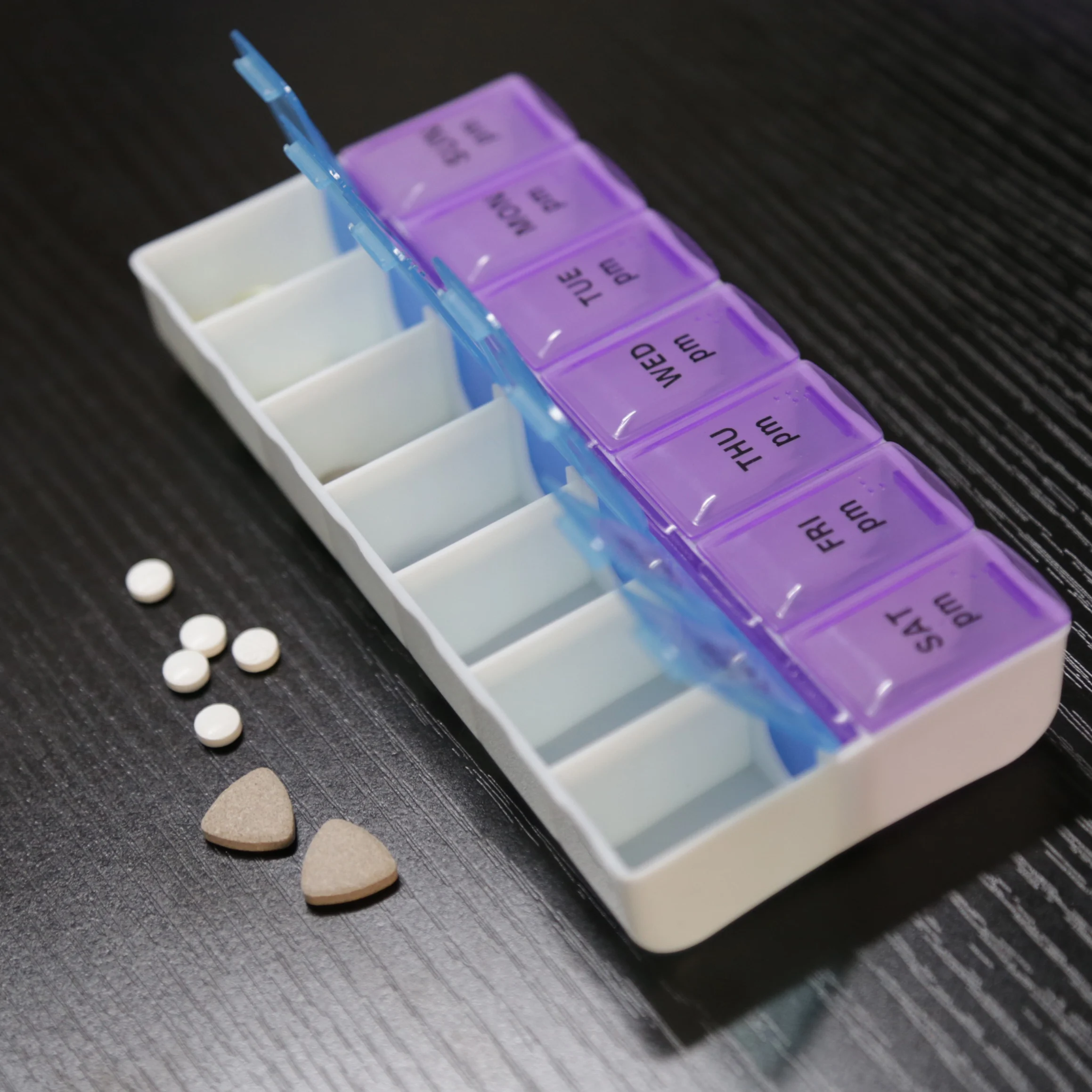 Weekly Pill Organizer, 7 Days Portable Travel Pill Box, Large size Plastic Pill Box