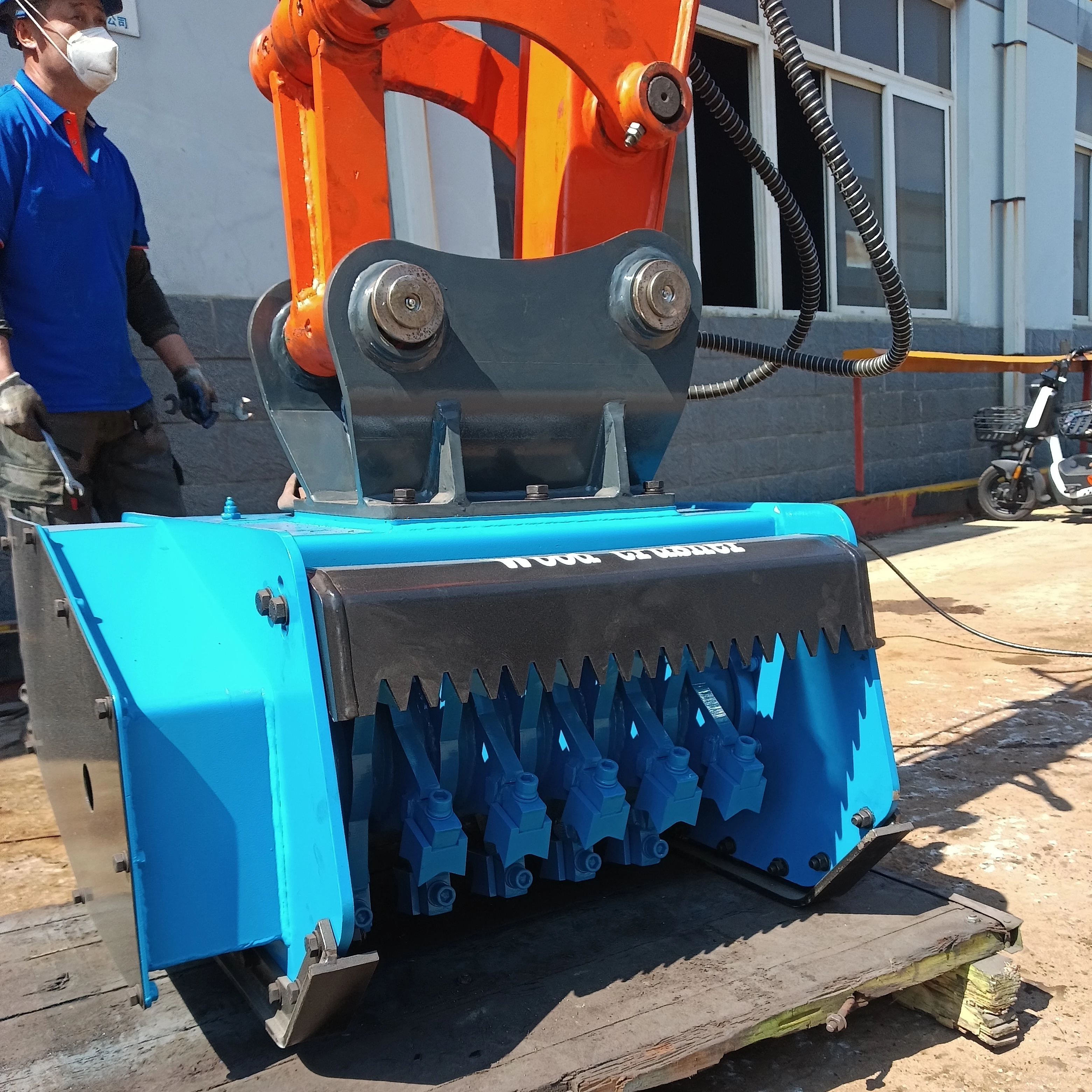 High Quality Custom Carbon Steel Log Crusher Machine Hydraulic Excavator Wood Vaneer Waste Chipper for Construction Industries