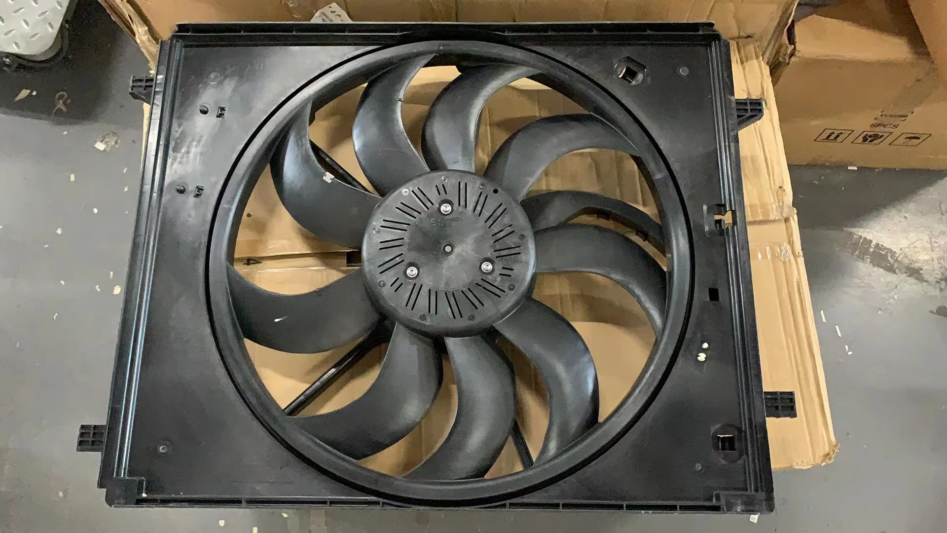 electronic fan, radiator fan For Maserati Ghibli, Levante, Quattroporte 670107328