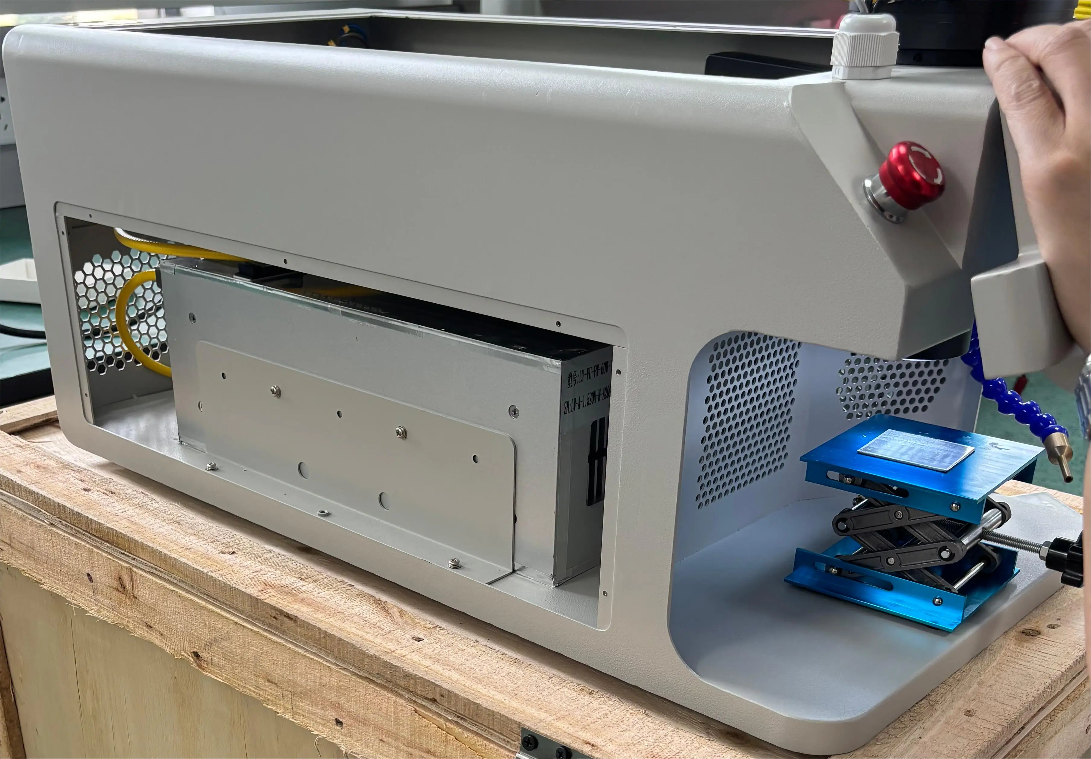 Factory supply 60w /100w Portable Galvo laser soldering machine jewelry repair machine factory direct supply