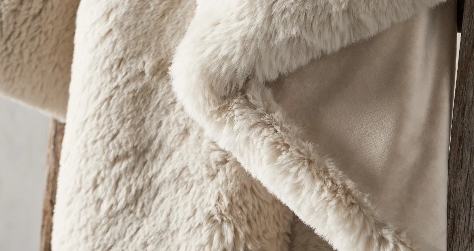 Стильное мягкое покрывало из искусственного меха для дома оптом