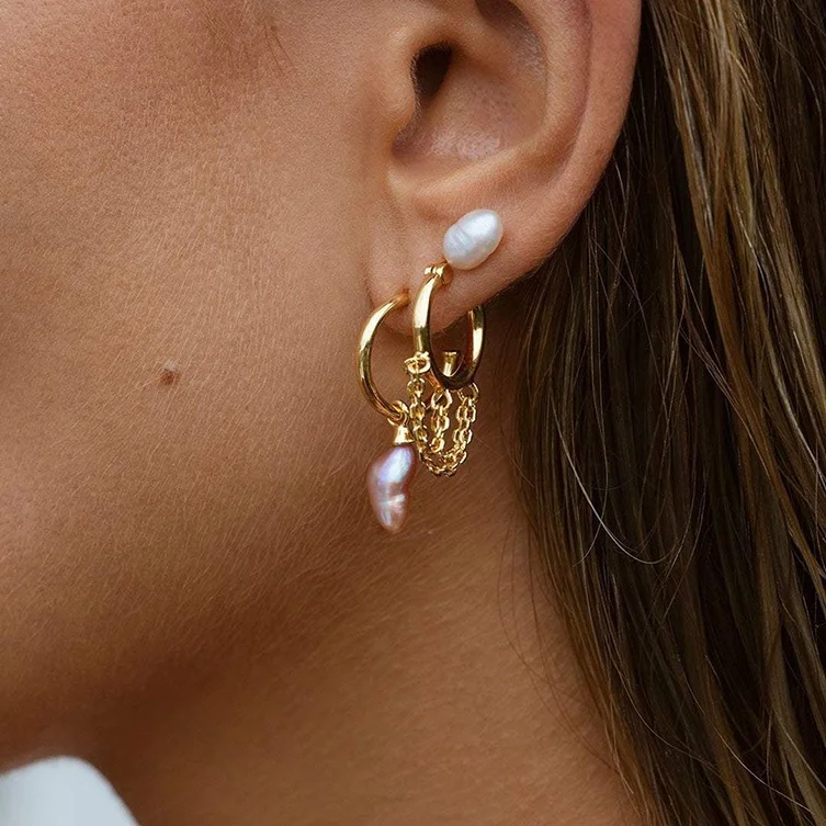 Женские серьги-гвоздики из пресноводного барочного жемчуга 14/18 карат