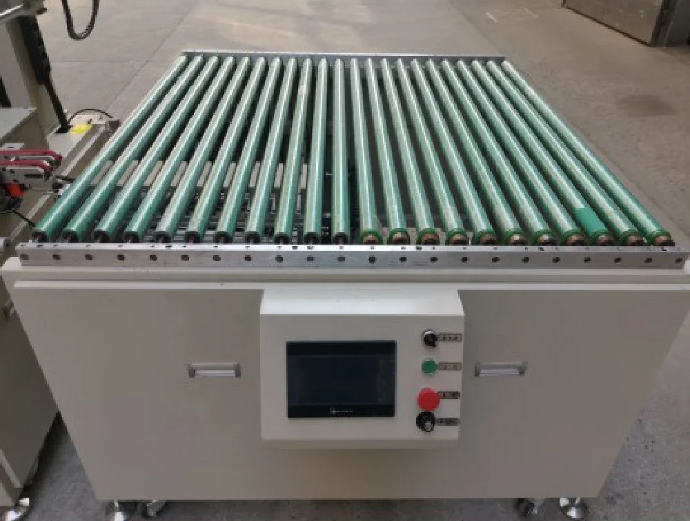 Automatic polycarbonate nameplate silk screen printing machine