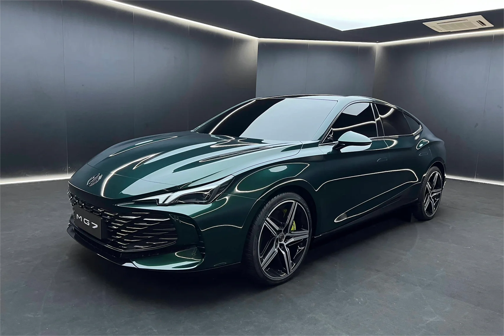 2023 Hot Sale SAIC MG 7 Front Grille 1.5T 2.0T Petrol 5 Door 5 Seater FWD Electric Car In Stock EV Car For Sale