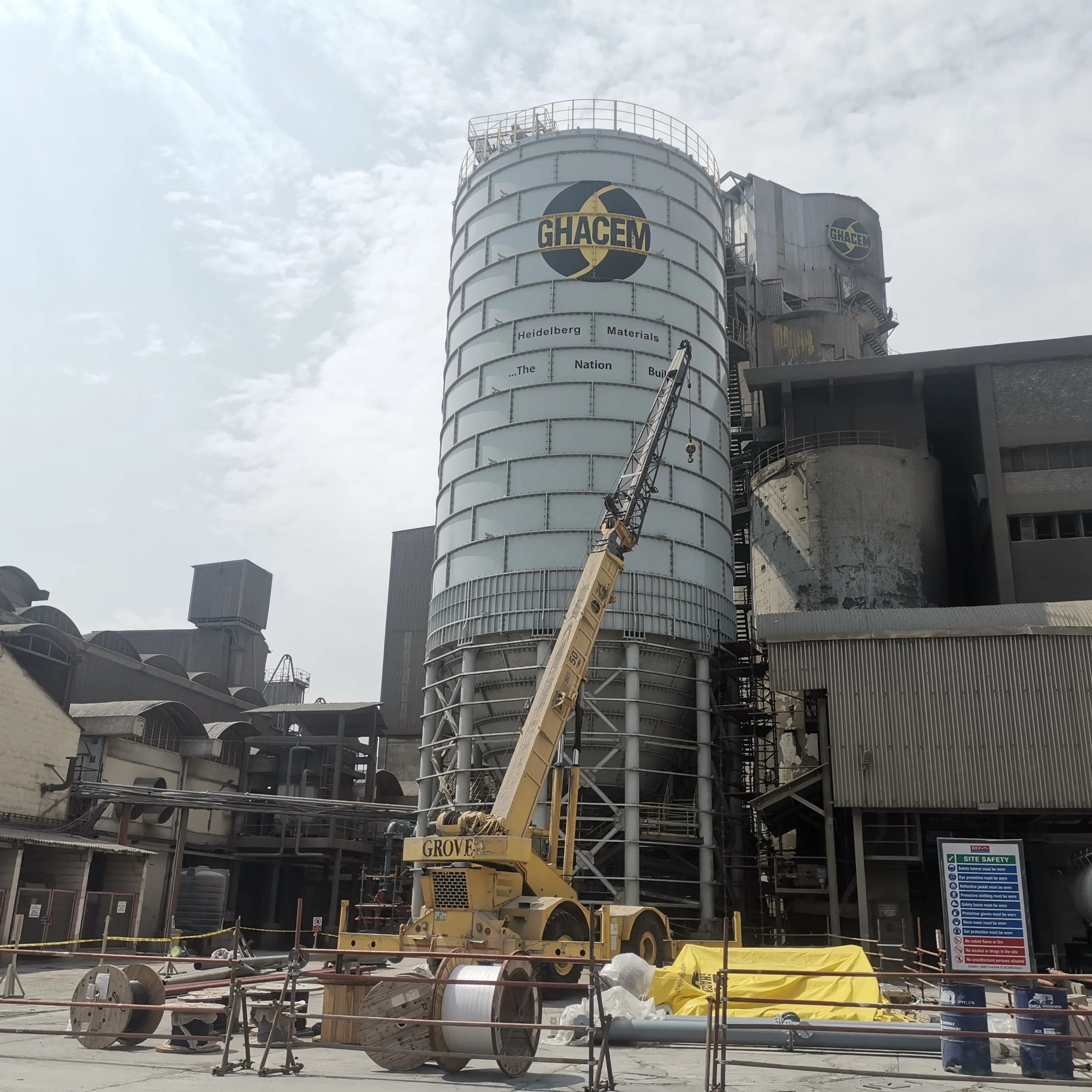 Подвижный цементный бункер с болтами, цементный бункер 50 т, 100 т, 200 т, 300 т на продажу