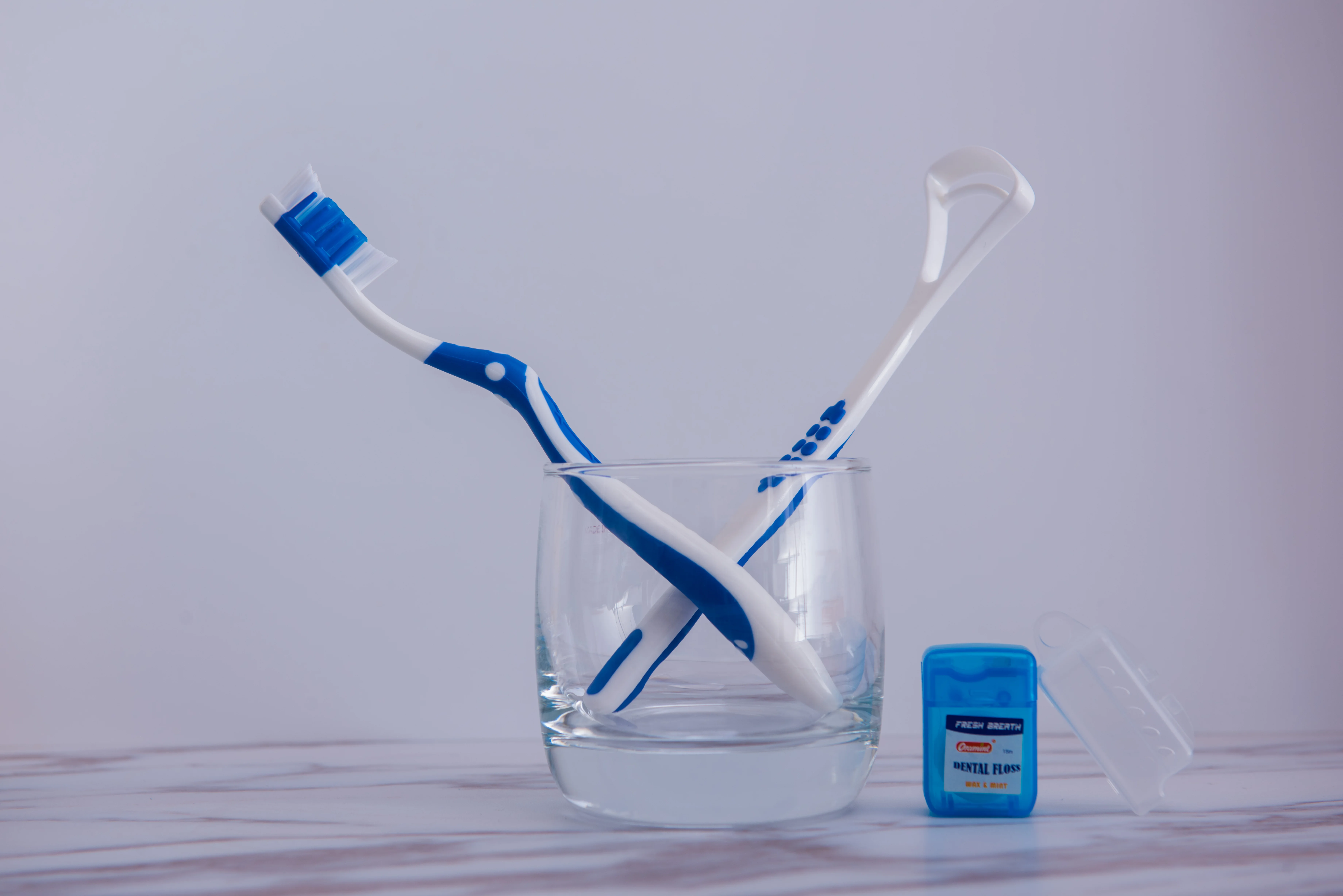 OEM Oral Hygiene Care Kit with Toothbrush and Dental Floss Private Label Box/Carton Packed Toothbrush Shape for Cleaning