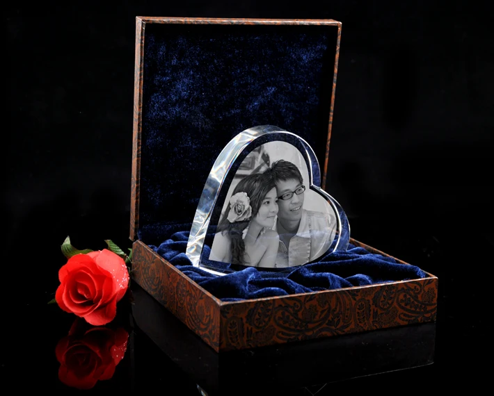 2025 custom 3d laser crystal engraved photo Years laser engraved photo in horizontal 2d lasered crystal for christmas gift