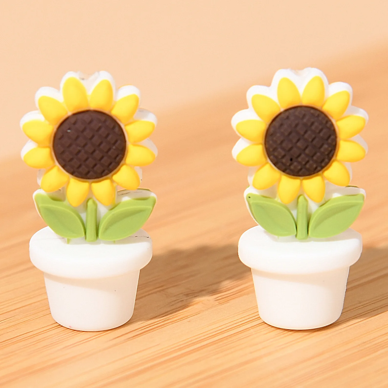 Hot Sale Food Grade Creative Diy Sunflower Pot Shaped Silicone Focal Beads Baby Teething Toys Keychain Accessories No reviews