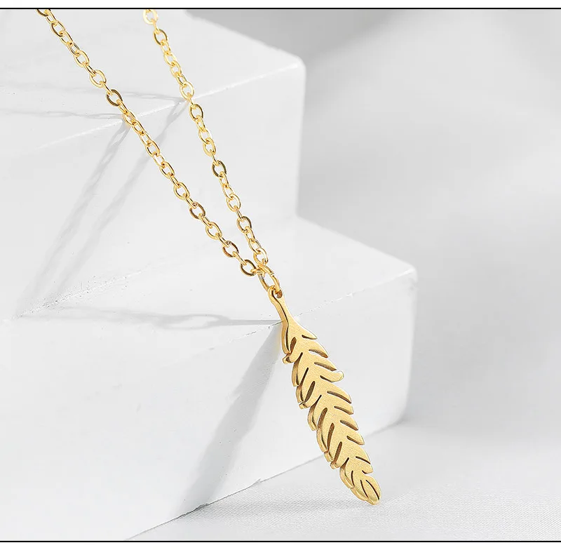 Dainty Singoli Stainless Steel 18K Gold Leaf Feather Pendant Necklace Pendant Clavicle Chain Pendant Jewelry Accessory Gift