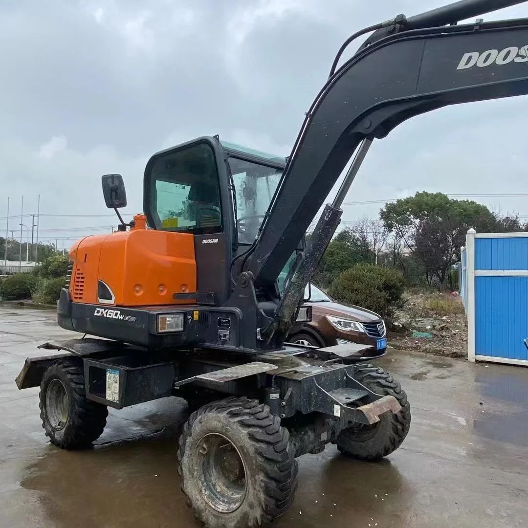 Second Hand 5 Ton 6T DOOSAN DX60W Used Wheel Digger DH60 DX60 DX220 DX225 DX300 Excavator for sale