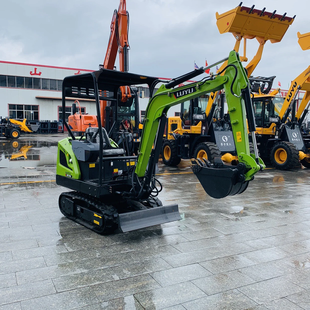 Best Price 1.8 Ton Mini Hydraulic Agricultural Digger Excavator with Free Shipping Engine and Pump Core Components Included