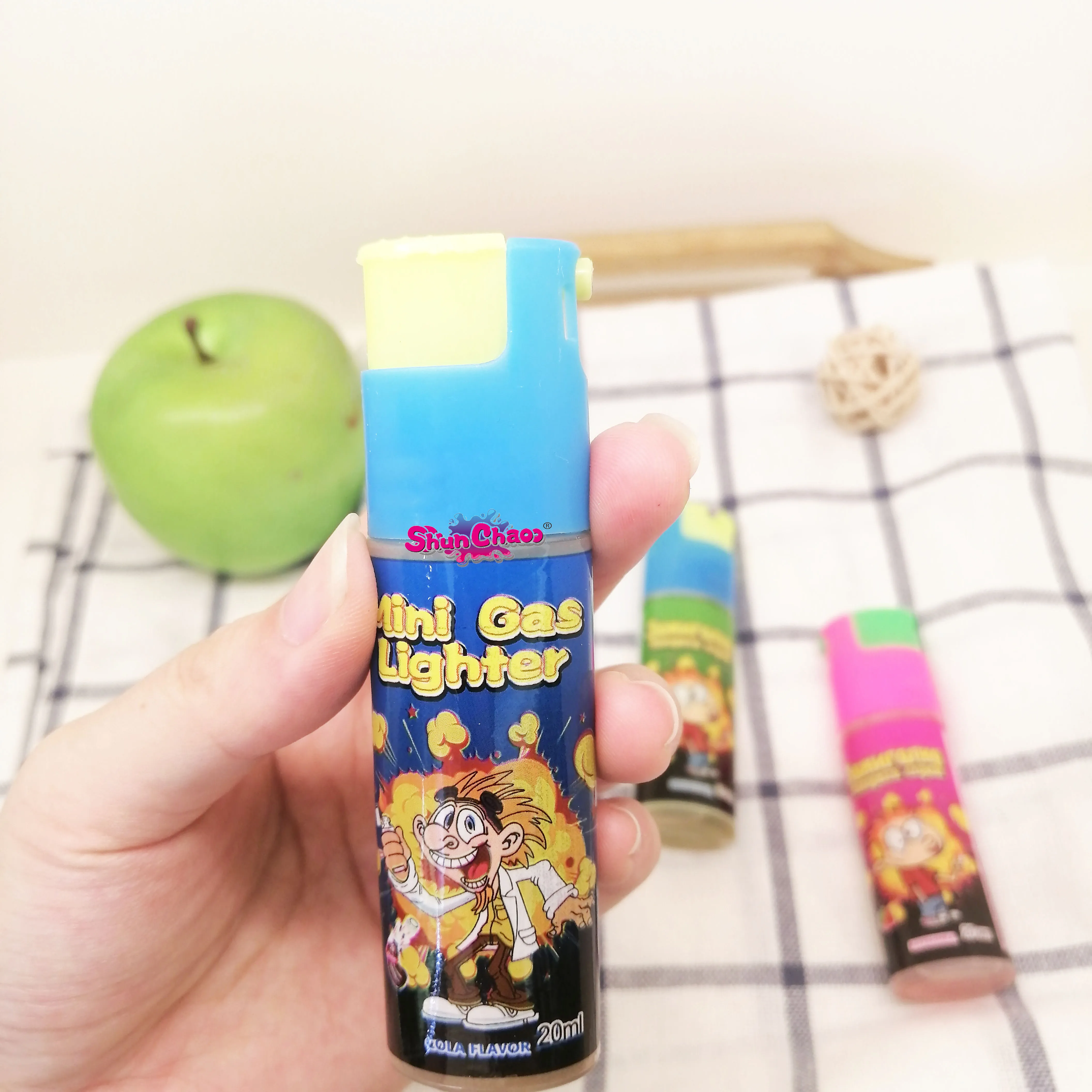 Classic Fashionable lighter Unique Crazy Mixed Fruit Flavor Spray Candies