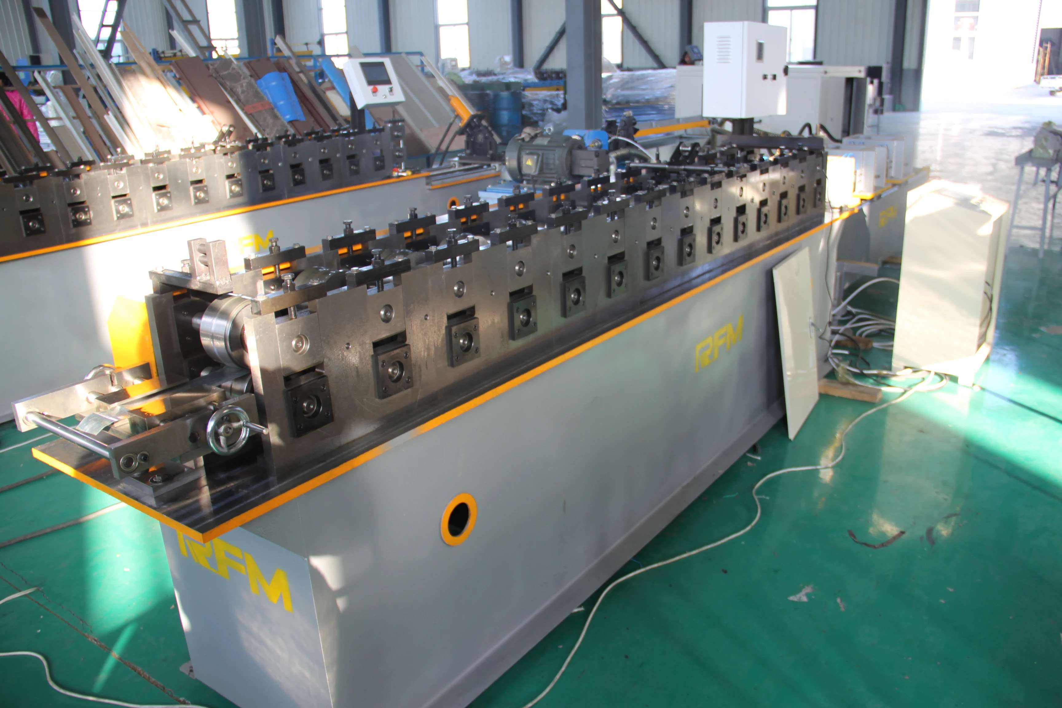 Fully Auto False Ceiling Main T Grid Cross T Grid Grid T Runner Roll Forming Machine Line