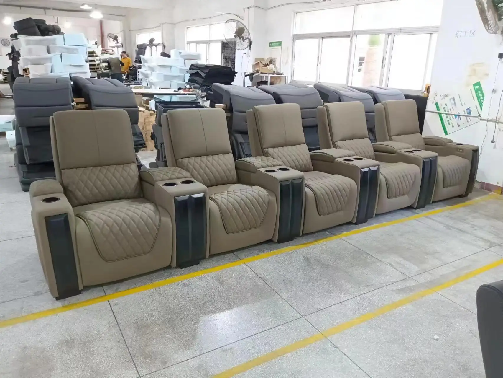 2024 Latest Design Factory Direct Sale Electric Seating Genuine Leather Home Cinema Seats Recliner Chair Movie Theater Furniture