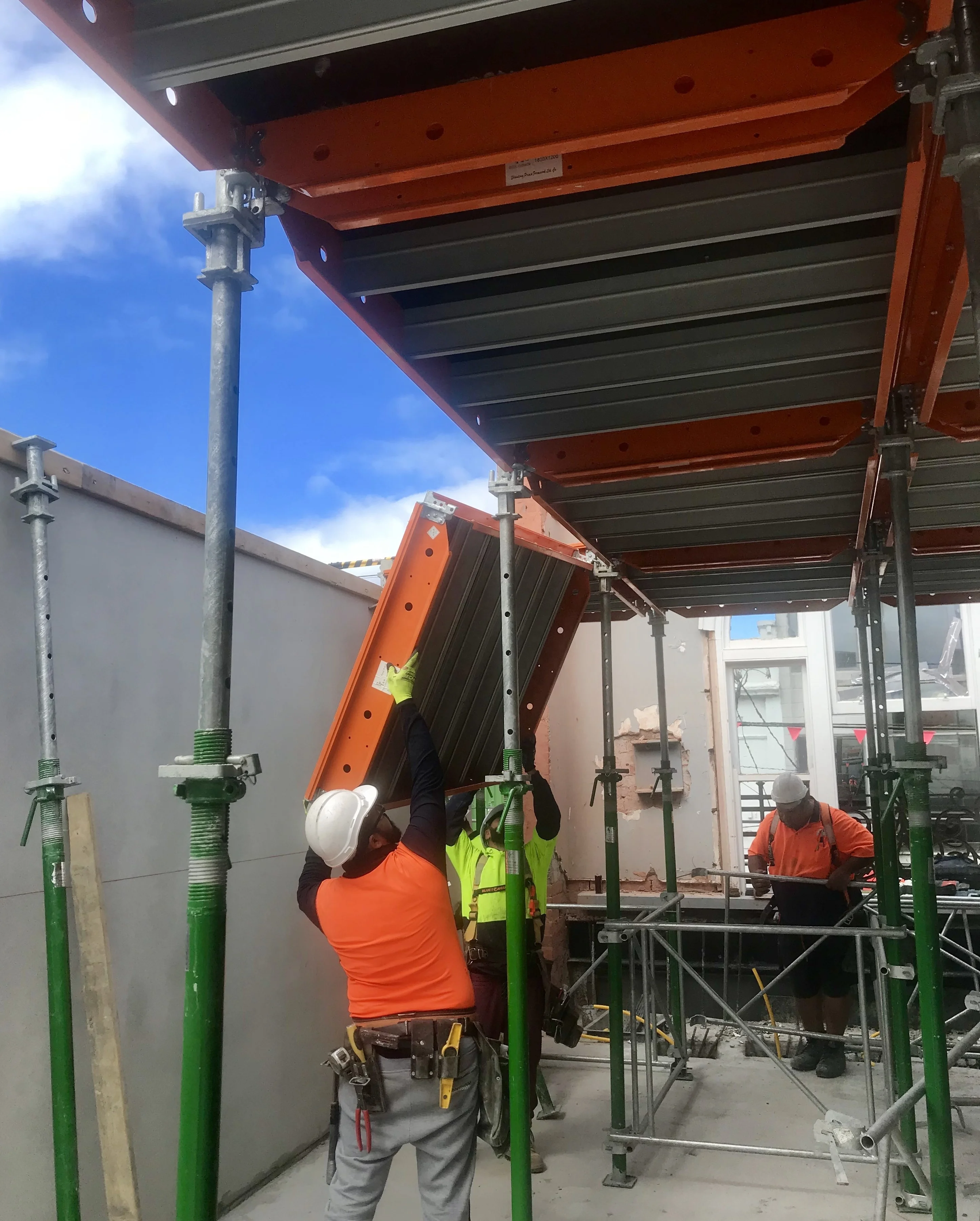 Panel prop shoring formwork for concrete construction