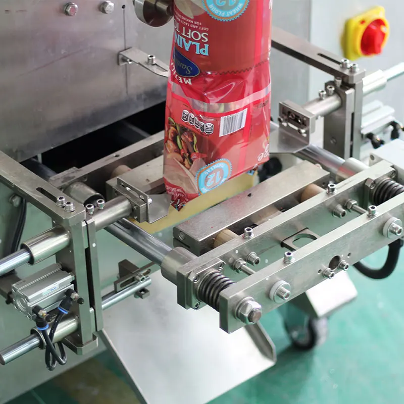 
Vertical filling sealing nut granule packing machine 