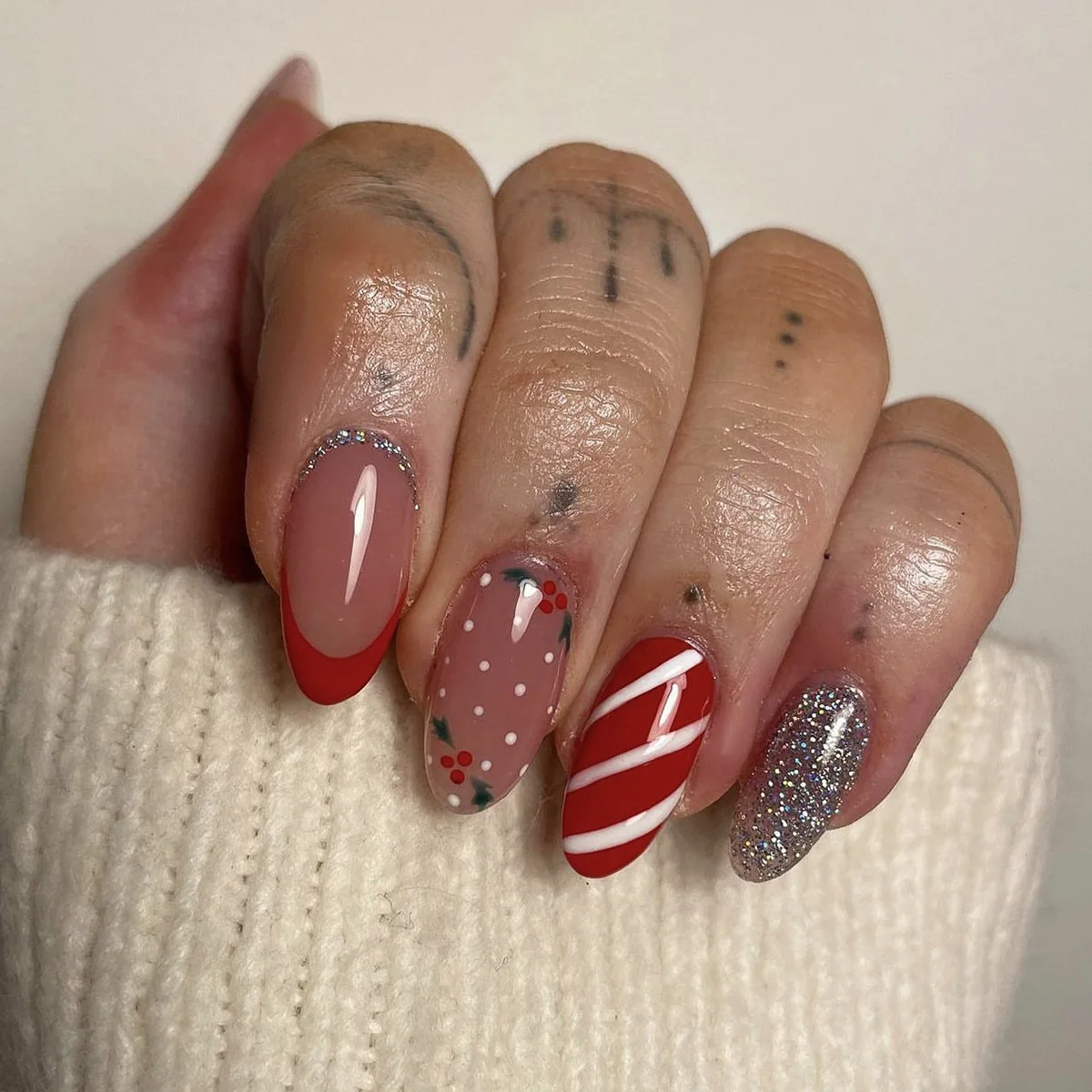 24pcs French Brown 2024 Artificial Fingernails New Style Christmas Press on Nails Salon Model round Pattern for Christmas