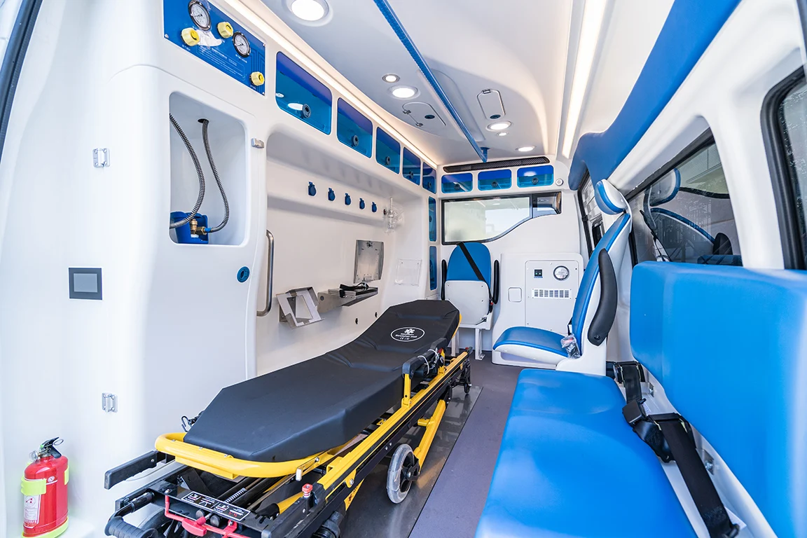 Ambulance Vehicle Transit V348 PRO Euro 6 Diesel Monitoring Negative Pressure Ambulance Car ABS Interior professional Ambulance