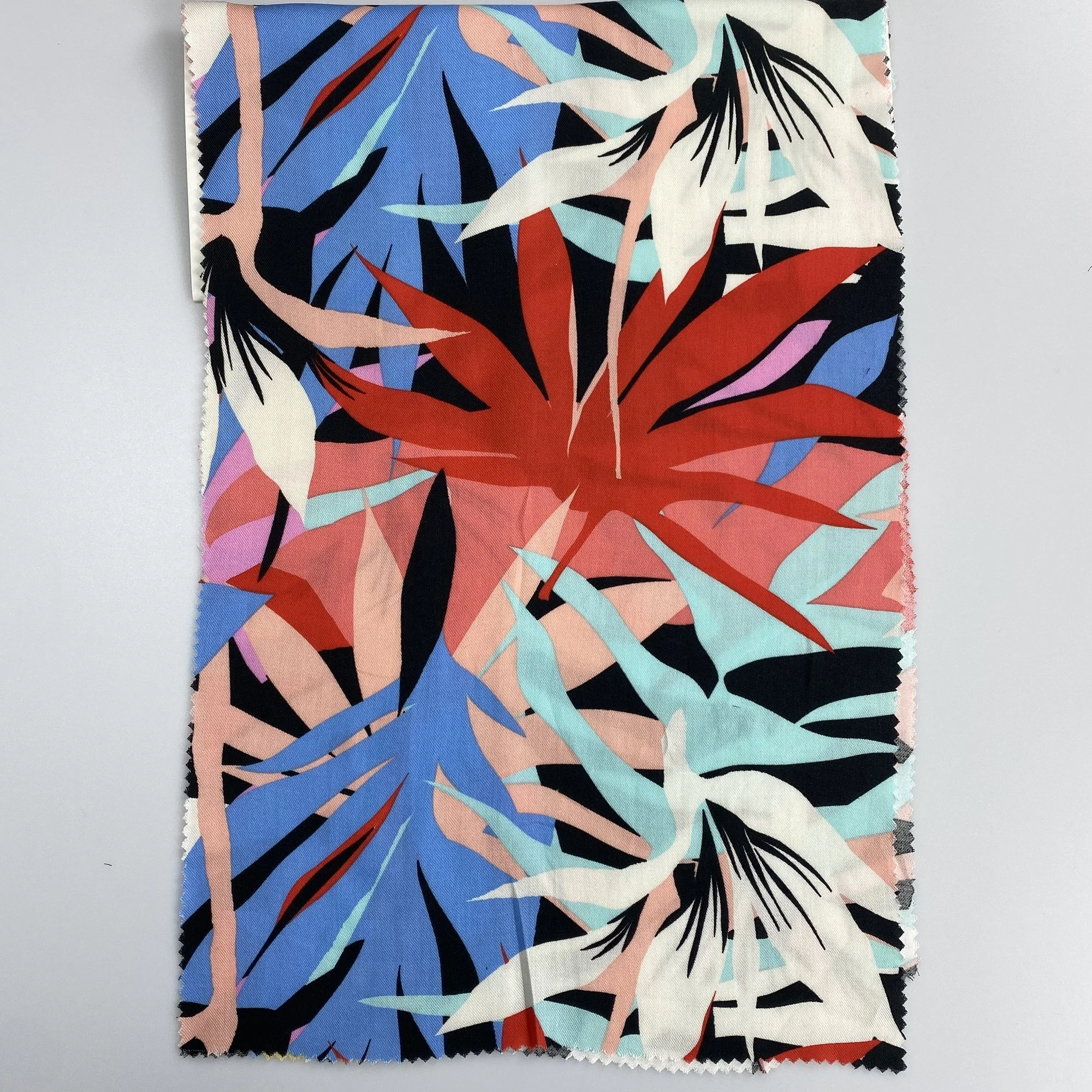 Прямая продажа с фабрики 100%, ткань из искусственного шелка с цветочным принтом challis twill для летних рубашек и платьев