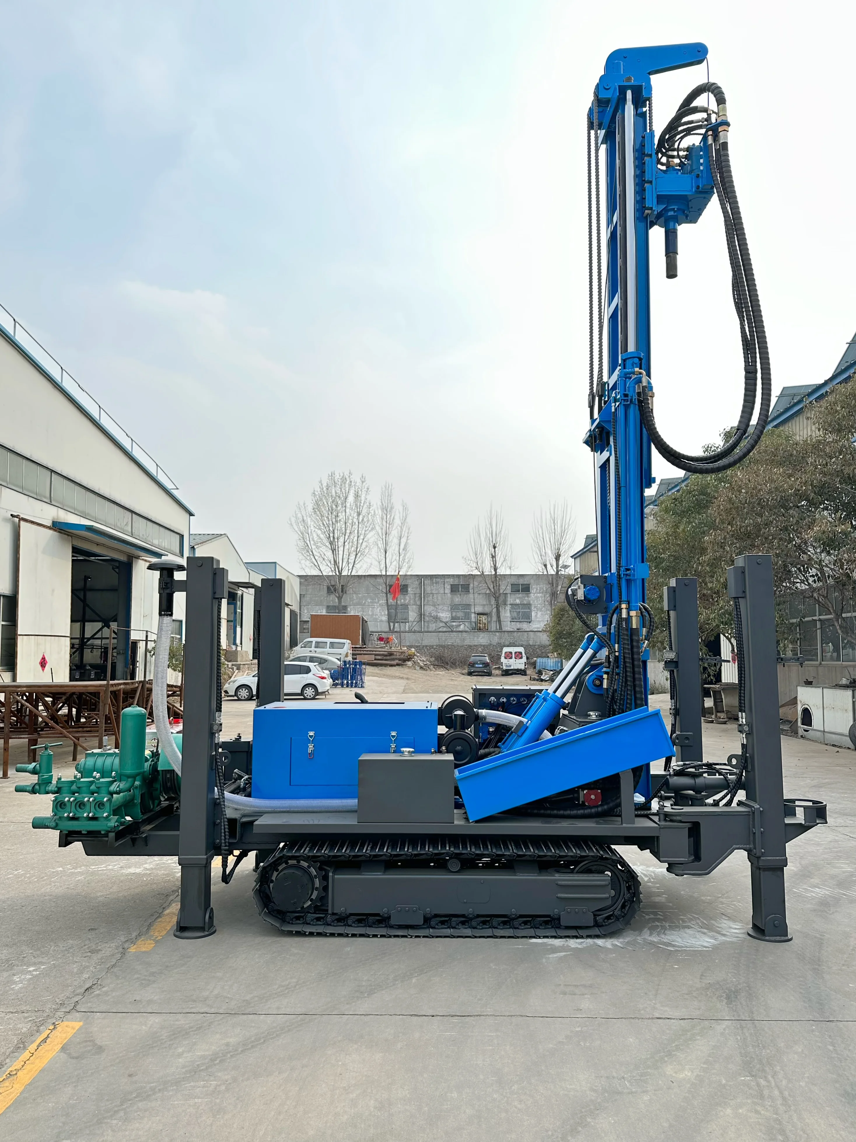 Hydraulic drive 300m deep 8inch hole crawler type drilling rig machine