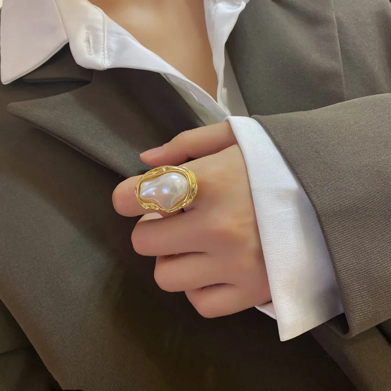 Fine Quality Exquisite Design Irregular Imitation Pearl Personality Fashion Baroque Style Party Temperament Adjustable Ring