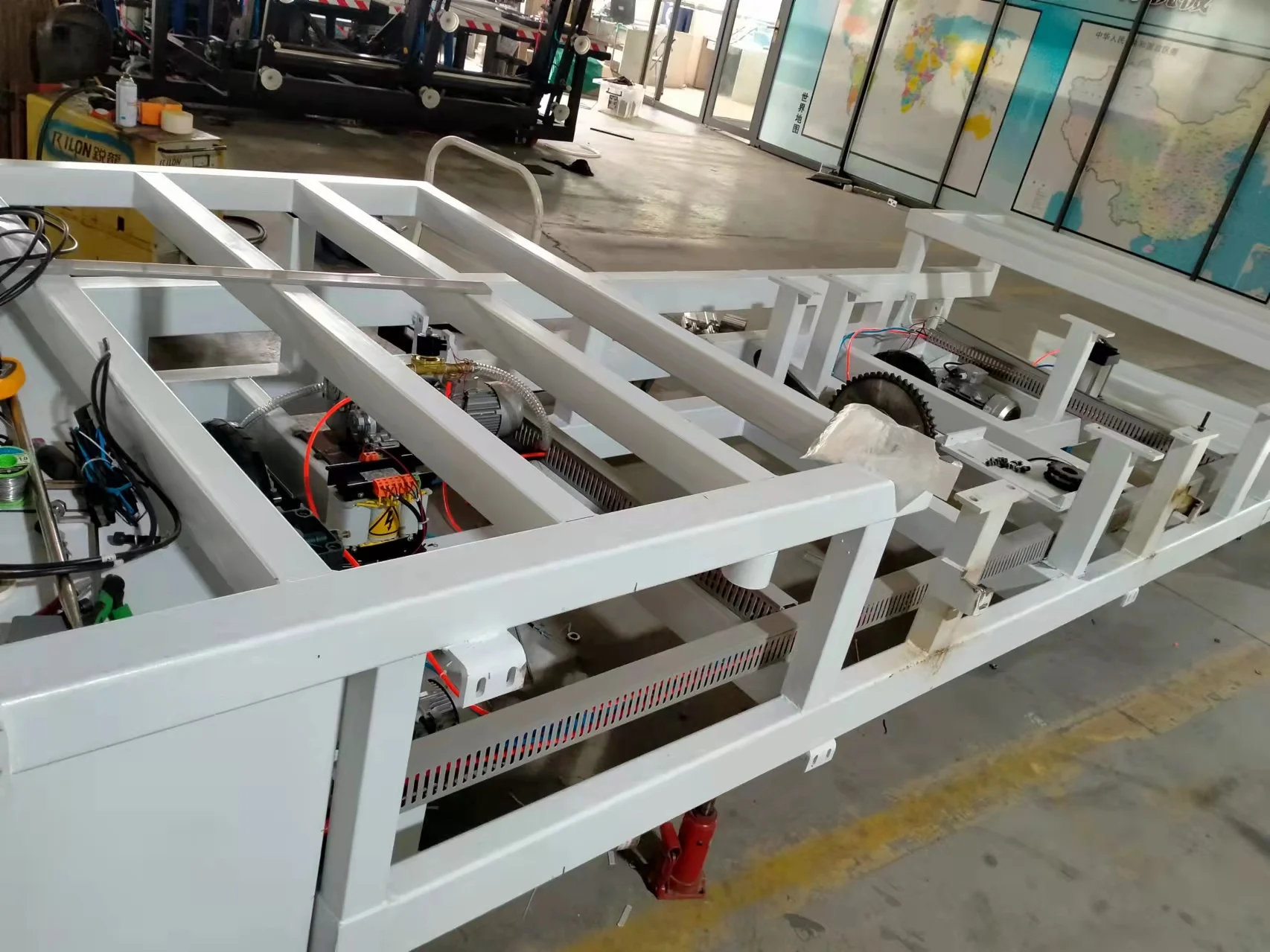 Automatic CNC glass cutting machine for glass making Full Auto Free Shape Processing  Tempered Glass  Machine
