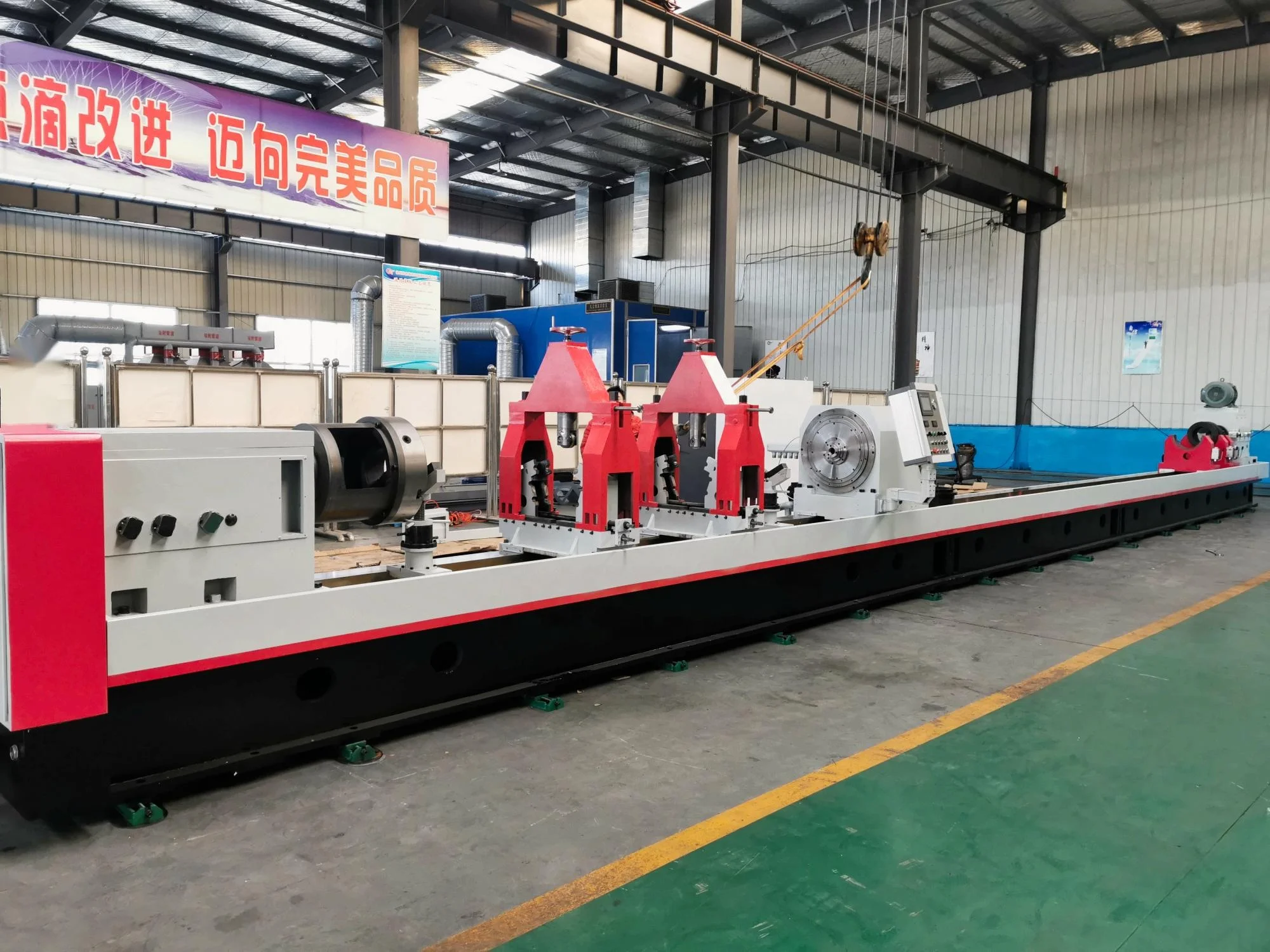 BTA deep hole drilling and boring machine