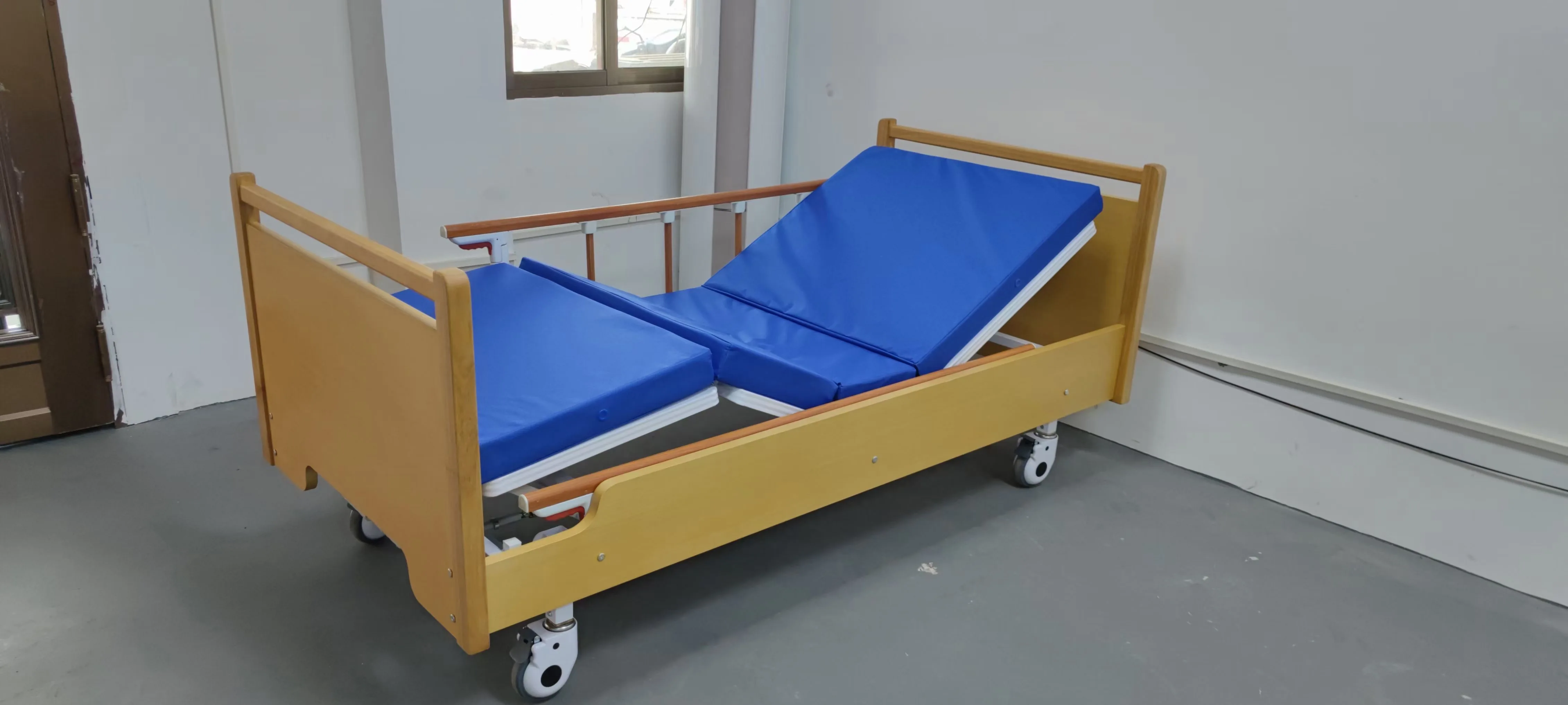 High Quality CE Certified Wooden Manual Nursing Bed Three Function Multifunction for Home or Hospital Use at Prices