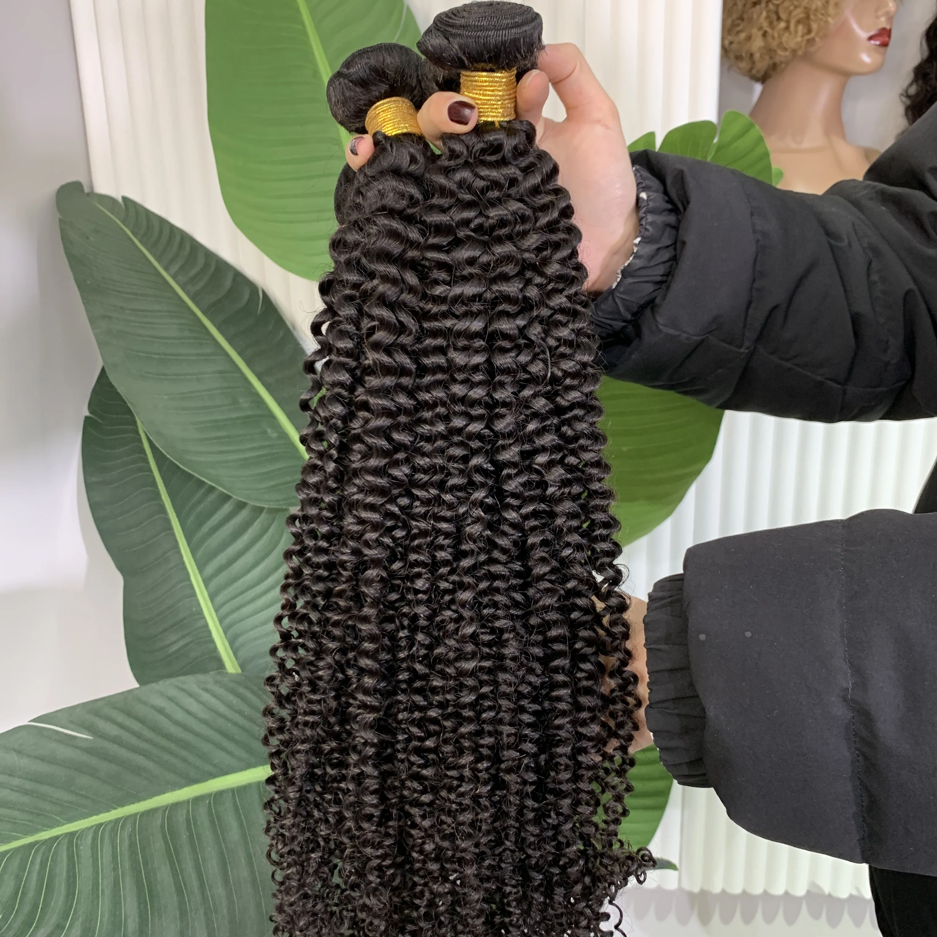 Оптовая продажа, 100% натуральный пучок волос, волосы с выравненной кутикулой, Необработанные Индийские человеческие кудрявые пучки волос