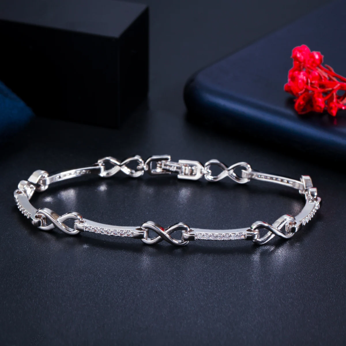 Trendy Shiny White Gold Plated Infinity Micro Cubic Zirconia Crystal Paved Women Bracelet Jewelry Gift for Ladies Bangle