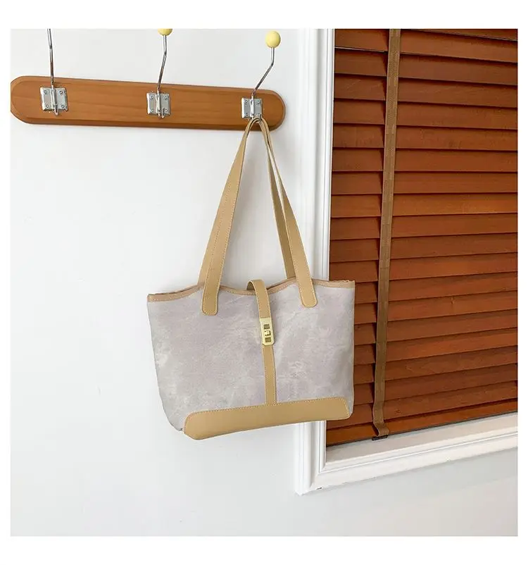 Handbags 2024 3 Colors Lock Lady Design Button Lady Tote Bags Chains Purses For Girl Tassel Factory Wholesale Letter Light