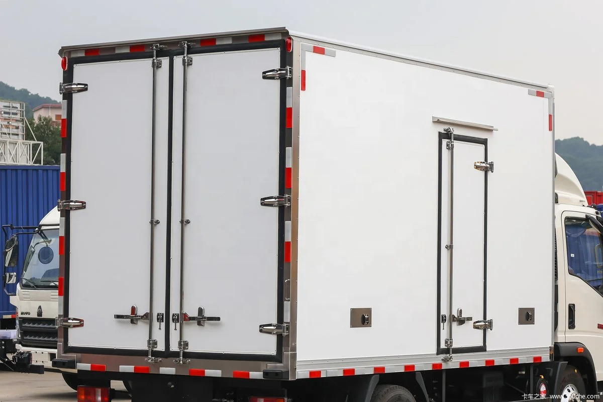 In stock supply Chinese brand 4*2 box enclosed refrigerated truck diesel Freezer trucks