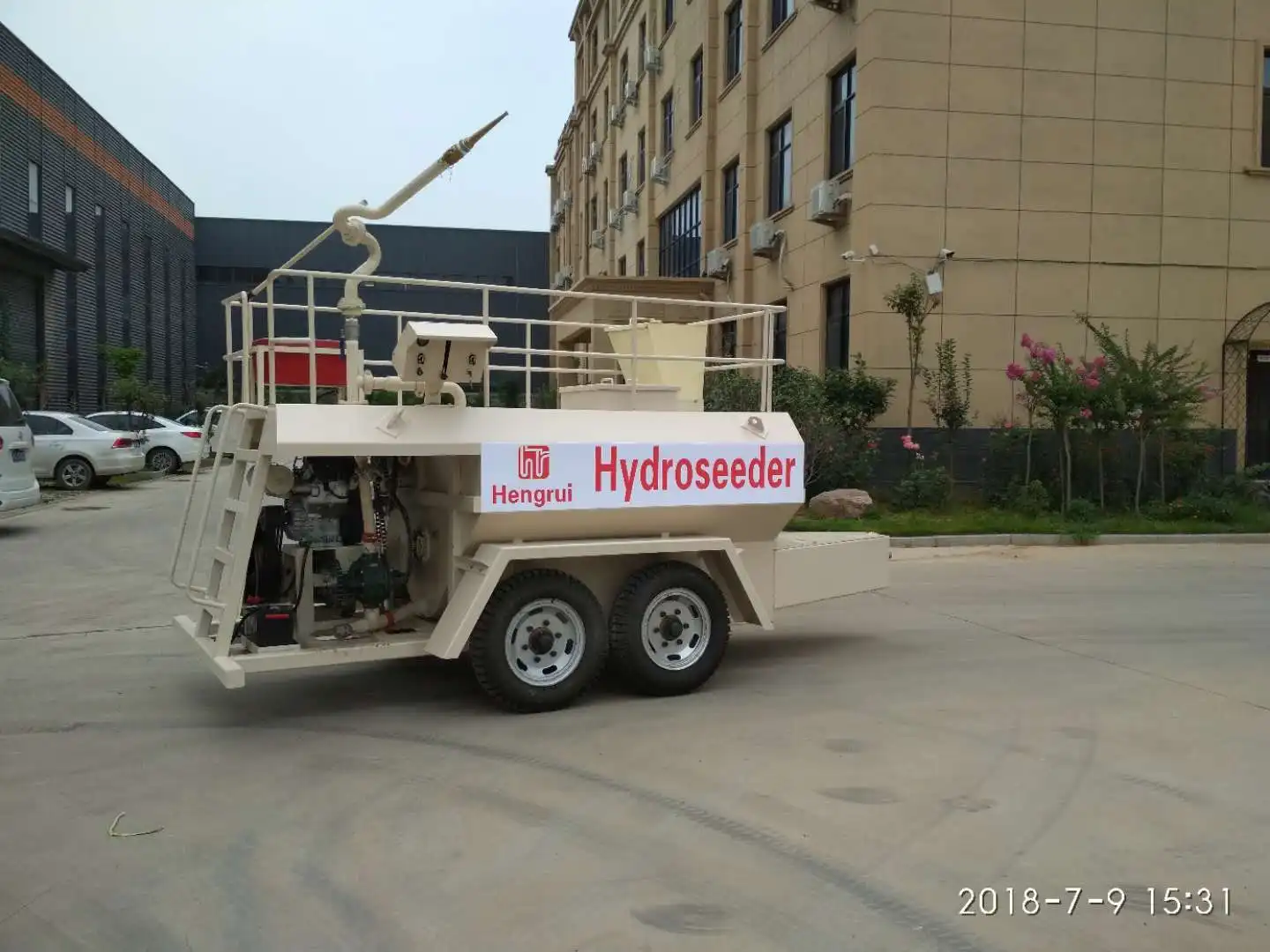 Chinese slope hydroseeding and grass seeds planting machine