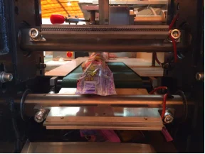 Automatic primary odong flow packing machine