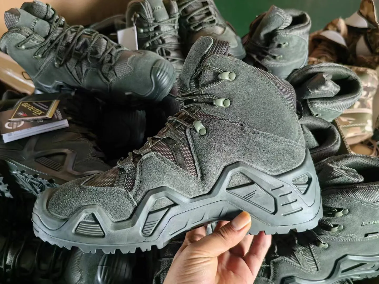 Wholesale Outdoor Hiking Combat Desert Boots Training Black Mens Tactical Boots for men Safety shoes