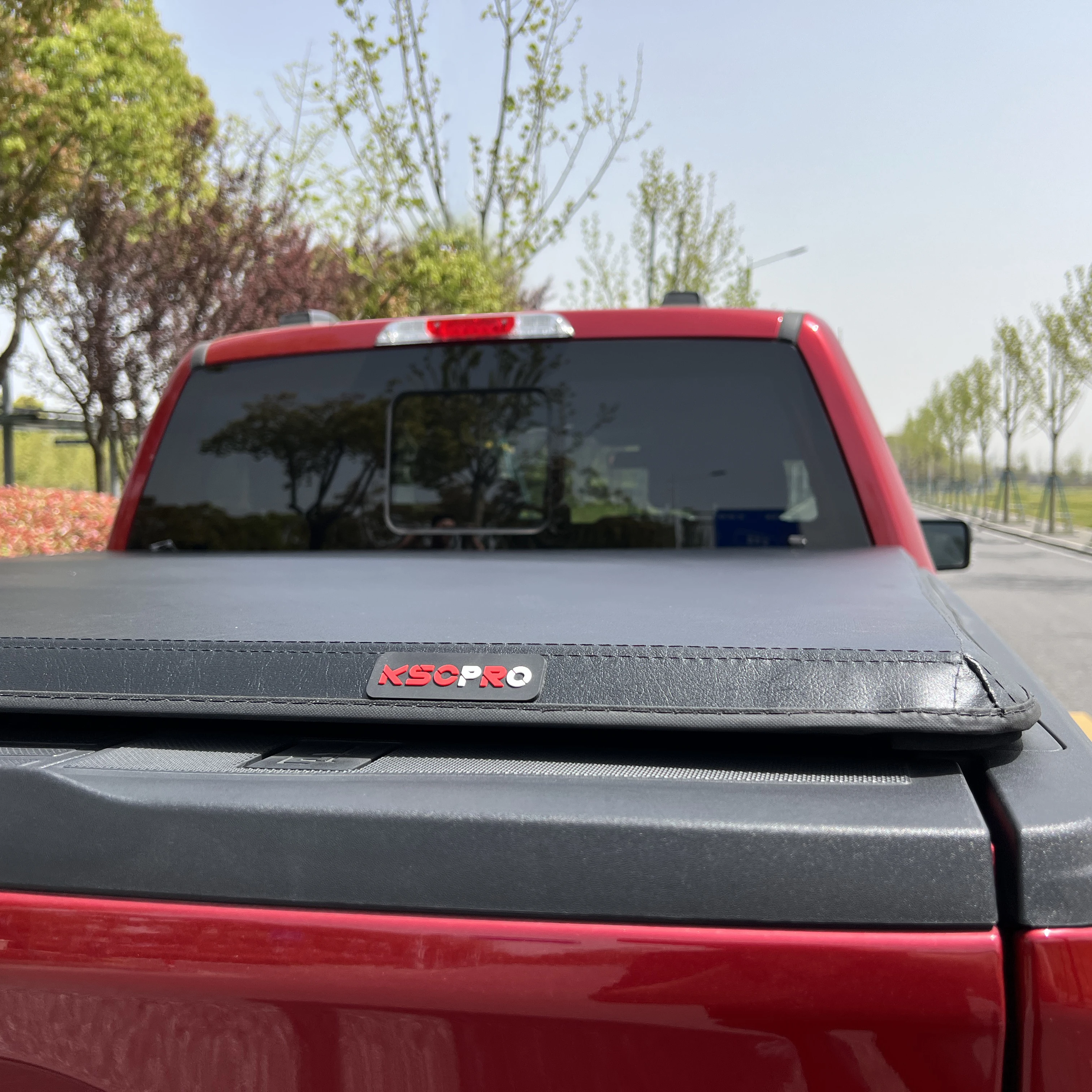 KSCAUTO Hot Selling Soft Tri- Fold Pick up Truck bed Tonneau cover For Chevy Silverado/GMC Sierra 2007-2023