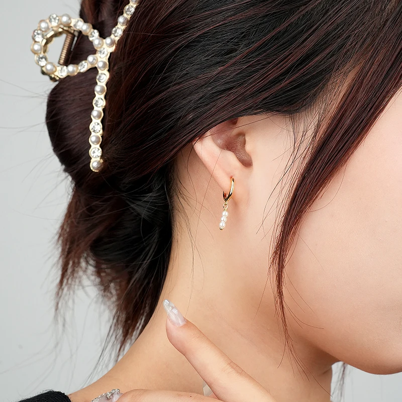 Fashion dainty  hoops ear jewelry S925 sterling silver 18k gold plated pearl drop earrings huggies for women