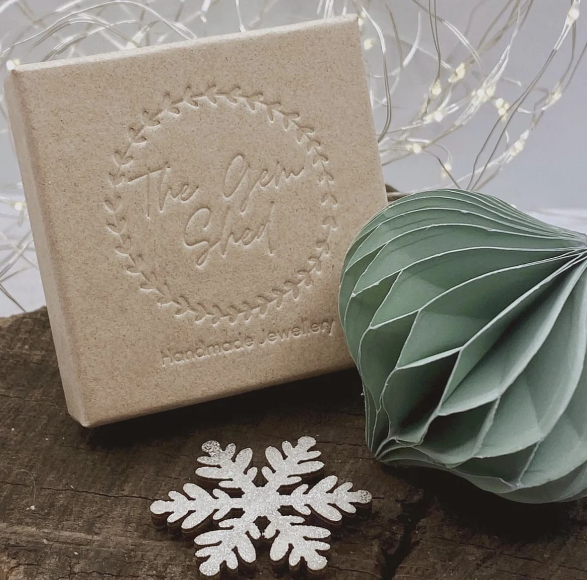 Eco-Friendly Fashion Jewelry Box For Necklace Rings Earings Packaging Luxury Paper Box With Logo Complete Packaging Solution