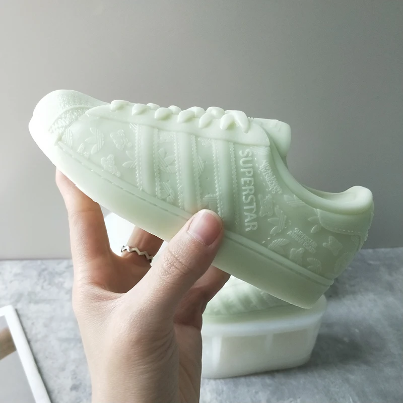 J144 Hot Sell Home Decoration 18CM 3D High Top Basketball Shoes Resin Mould Custom Large Sneakers Silicone Mold