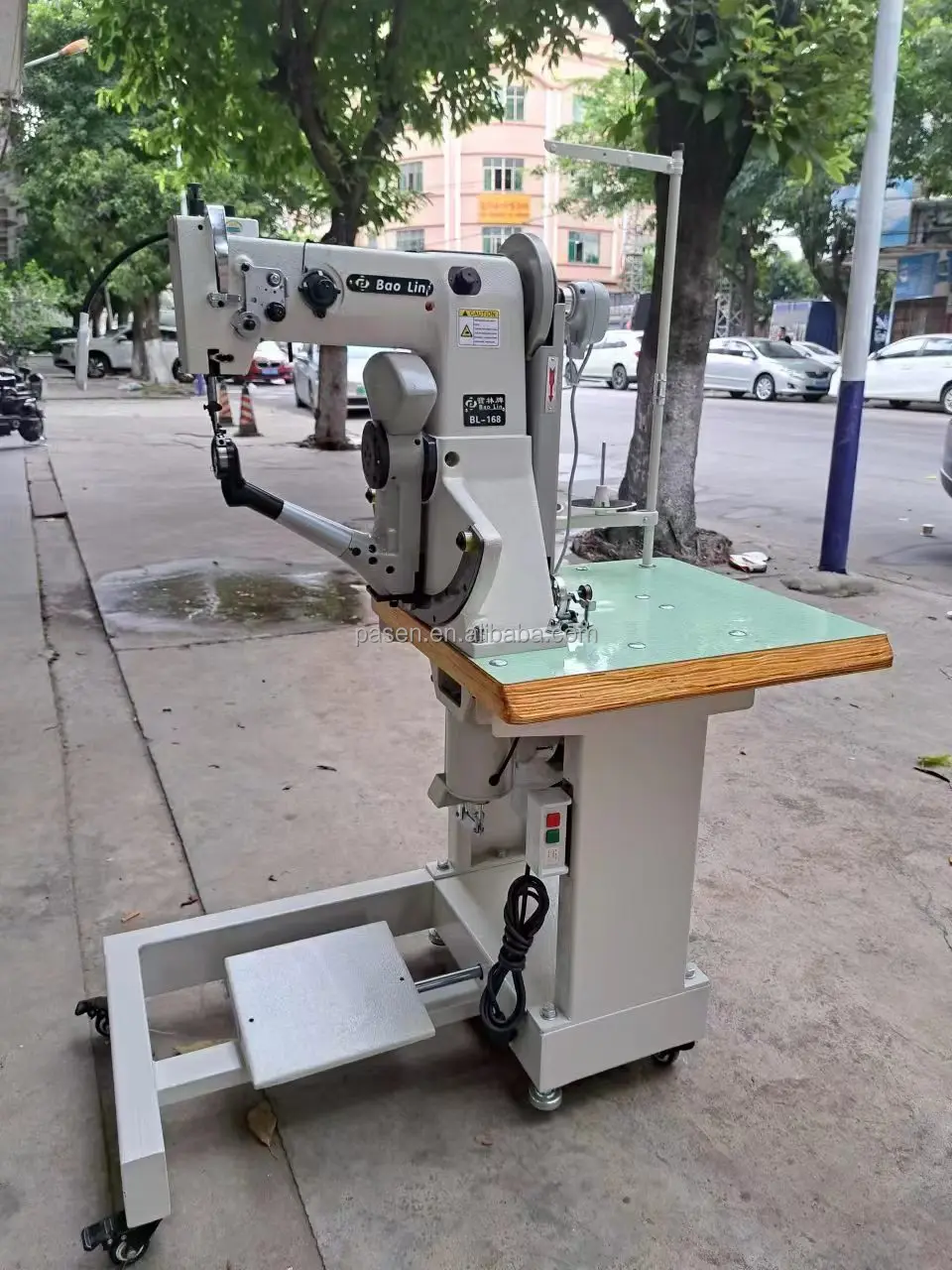 Semi-Automatic Cotton Shoe Sewing Machine Industrial Post Bed Leather Shoe Sole Sewing for Shoes